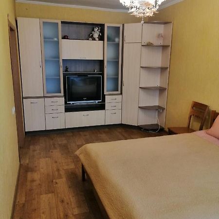 Уютная Квартира На Лётной 6 Chernihiv Exterior photo