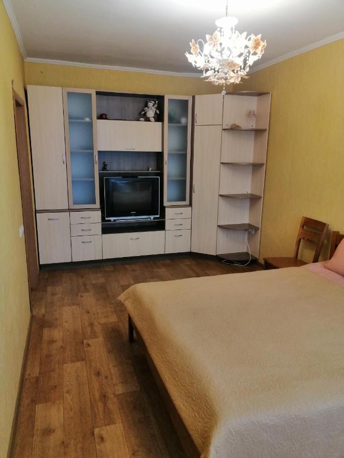 Уютная Квартира На Лётной 6 Chernihiv Exterior photo