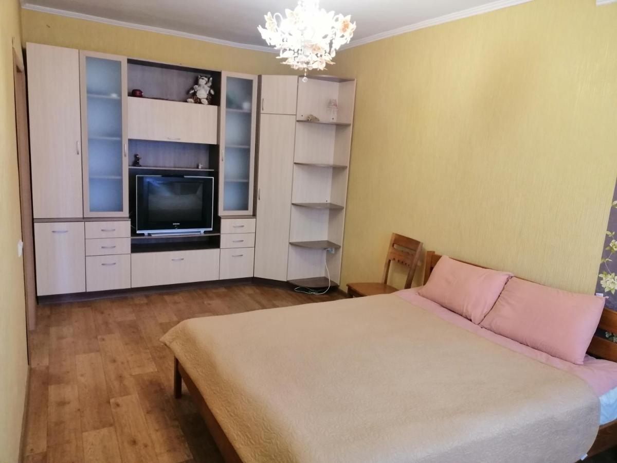 Уютная Квартира На Лётной 6 Chernihiv Exterior photo